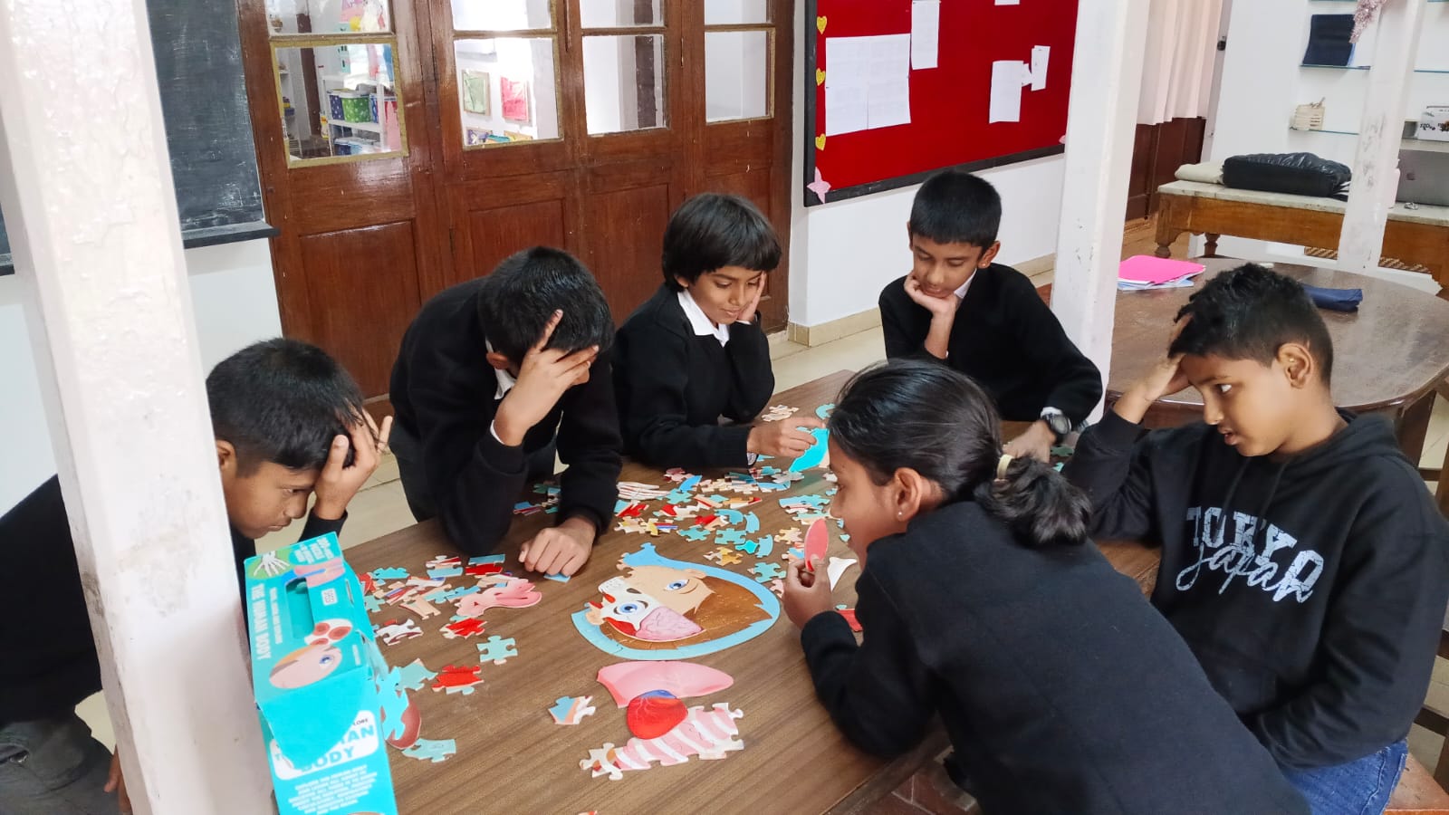 Puzzled With Their Own Body: Grade 5 Tackles Anatomy Hands-On at bms